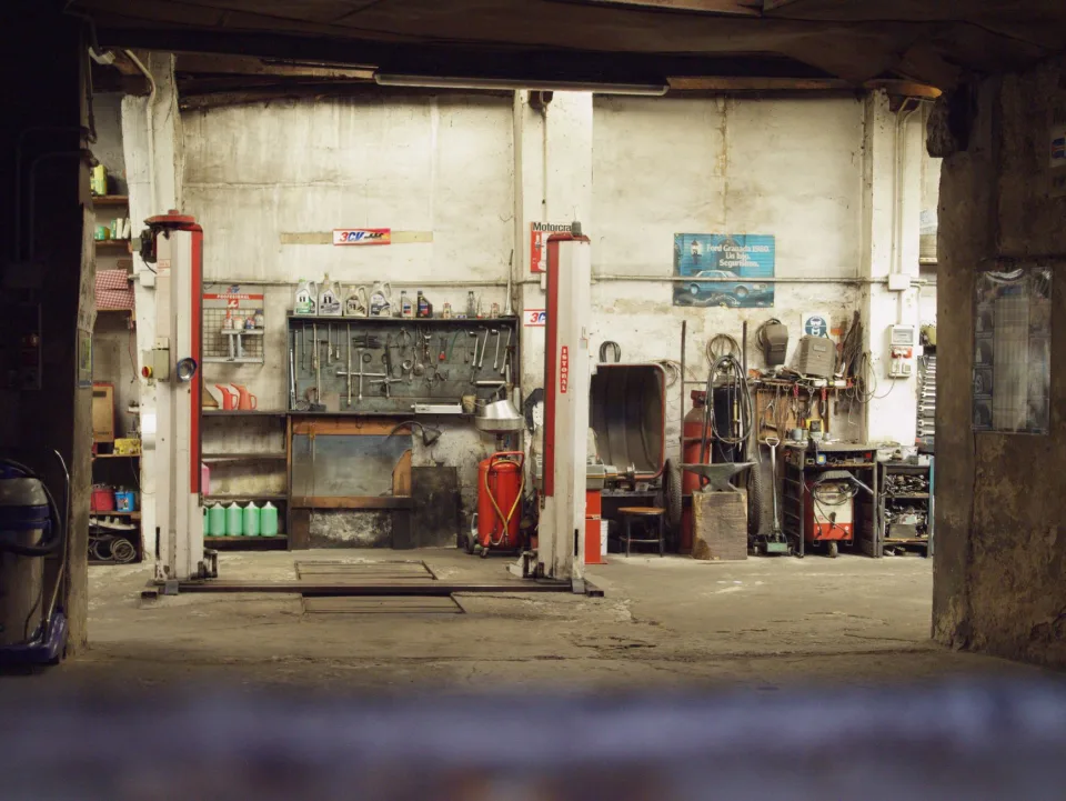 Xưởng dịch vụ tại Garage Ô Tô Thiện